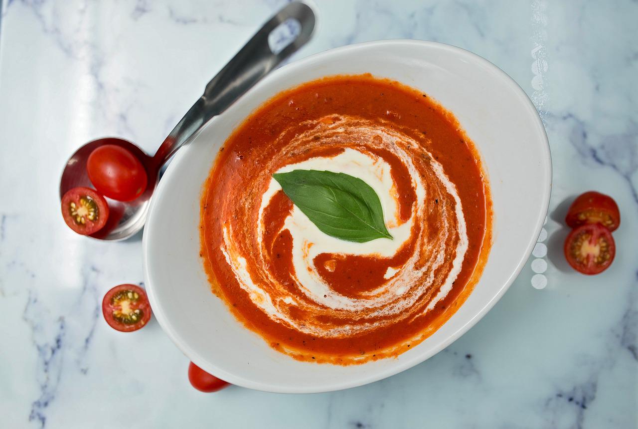 Czy zupa pomidorowa z pomidorów z puszki jest zdrowa?